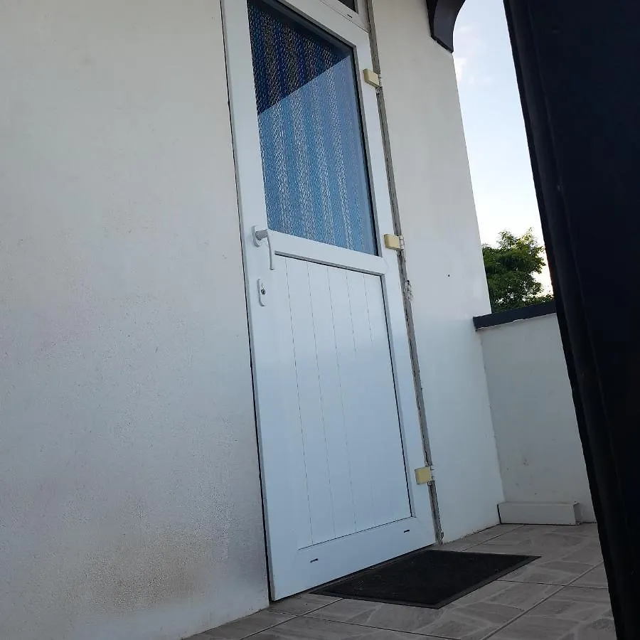 Canefield Sea View Apartment Roger